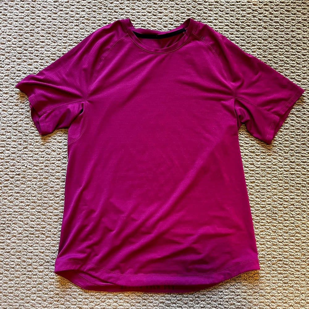 Lululemon License to Train T-Shirt - Men’s M - Magenta